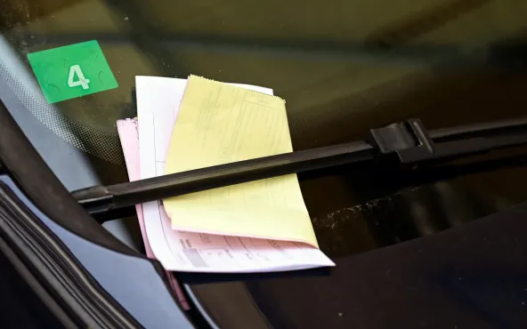 De laatste rechterlijke uitspraak over onterechte parkeerboetes: wat betekent dit voor jou?
